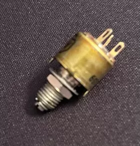 5905-556-5339 ALLEN-BRADLEY Audio Taper Potentiometer