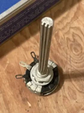 NF-100 CENTRALAB Nos Meg Shaft Potentiometer Radiohm