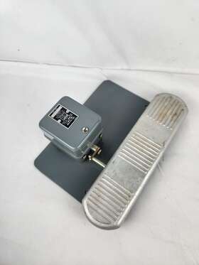 X267A FURNAS Switch Control Single
