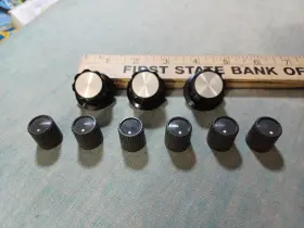 104B GC Chicago Daka Ware Fluted Dial Skirted Knob Radio