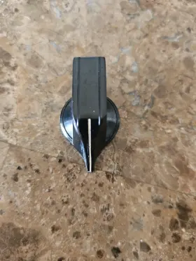 2150 GC Chicago Dakaware Radio Dial Knob Chicken Head Pointer
