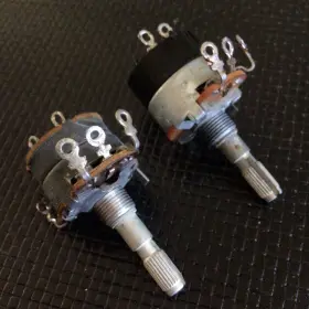 0011223 MALLORY Linear Round Knurled Shaft Potentiometer