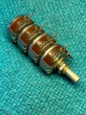 2100-0018 REON Potentiometer Linear Taper Bushing Shaft 2100-0018 REON Potentiometer Linear Taper Bushing Shaft
